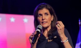 尼基·黑利结束了白宫竞选，为特朗普和拜登的复赛扫清了道路