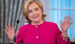 由于性别差距导致美国选民分裂，卡玛拉·哈里斯(Kamala Harris)选择不打女性牌