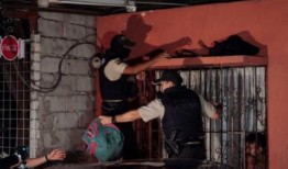 那天高飞失去了他的手，厄瓜多尔崩溃了