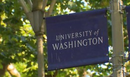 华盛顿大学因变性排球运动员而陷入争议