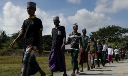 大约100名罗兴亚人乘船抵达印度尼西亚的亚齐