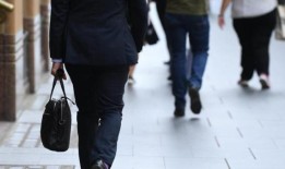 一项新调查发现，近一半的澳大利亚人对工作不满意