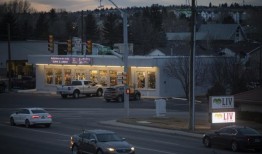 我们不想成为第一名怀俄明州试图解决枪支自杀率高的问题