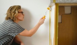 通过粉刷橱柜来“彻底改变”你的厨房——简单的一步一步的指导