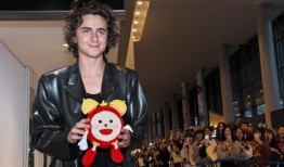 电影评论：蒂莫西·查拉梅抓住了《旺卡》的奇思妙想