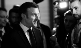 马克龙在走钢丝上摇摆不定