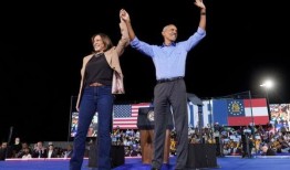 美国大选势均力敌，卡玛拉·哈里斯和唐纳德·特朗普将焦点转向战场州