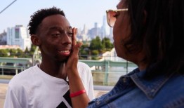 独家｜达文乔伊·伦道夫分享最喜欢的墨镜、Loewe包和鸡尾酒机