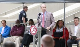 阿拉巴马州的四年制公立大学继续增加招生人数，与趋势和观念背道而驰