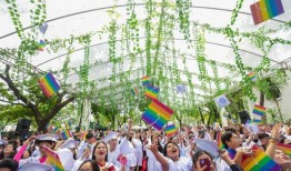 394名“彩虹毕业生”在QC的LGBT活动上大放异彩