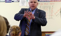 蒂姆·沃尔兹关于大屠杀的课堂项目在网上引起了新的关注