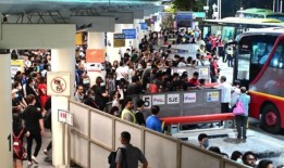 更多年轻的新加坡人乘坐私人巴士或租车前往马来西亚