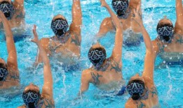 运动翻转，扭转和推动尊重，微笑的所有方式