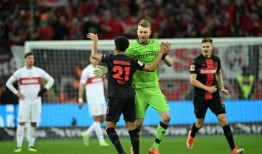 勒沃库森后期英雄般的保持不败