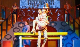 PLAYBILLDER Spotlight：这所高中的获奖设计团队在《Catch Me If You Can》中飞行