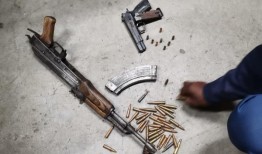 警方接到线报，发现一名“杀手”涉嫌供应枪支弹药