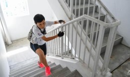 64岁的她在7分钟内爬上40层楼：资深的塔楼跑步者和他们所激励的社区