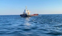 来自俄罗斯的一艘满载小麦的货船在伊斯坦布尔搁浅