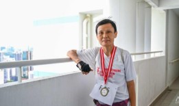 64岁的她在7分钟内爬上40层楼：资深的塔楼跑步者和他们所激励的社区