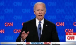 拜登与第一夫人吉尔和家人在戴维营讨论竞选的未来：报道