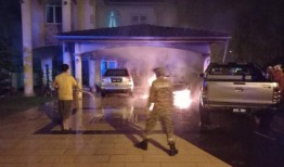 警方正在追查贝鲁斯国会议员家中燃烧瓶纵火事件的幕后黑手
