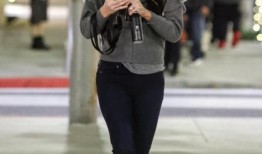 帕丽斯·希尔顿因“妈妈羞耻”而化妆后变得难以辨认