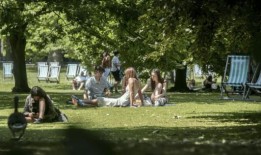 英国气象局记录了一年中最热的一天，希思罗机场高达30.3摄氏度