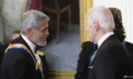 乔治·克鲁尼和民主党人向拜登施压，要求他退出