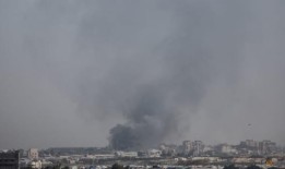 以色列袭击加沙南部，人质家属敦促内塔尼亚胡寻求协议