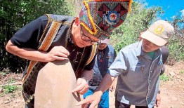 圣物记载了帕胡村的过去