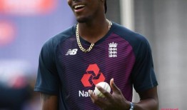 板球-英格兰的斯托克斯，阿切尔仍然在T20世界杯的混合：莫特