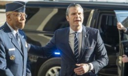 特朗普预计将对跨性别军人发布新命令