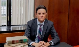 5节选自JD万斯写给变性同学的电子邮件