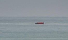 包括一名儿童在内的四名移民在试图穿越英吉利海峡时死亡