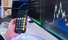 埃隆·马斯克被自己的女儿猛烈抨击，因为他发了一条“令人憎恶的”帖子，声称愿意在照顾泰勒·斯威夫特的宠物的同时为她授精。马斯克受到了网民的广泛关注，我们对他的言论感到愤怒斯威夫特曾公开支持卡玛拉·哈里斯