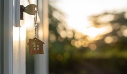 过去10年，尽管人口每年增长6.5万人，但待售二手房的供应量却减少了一半