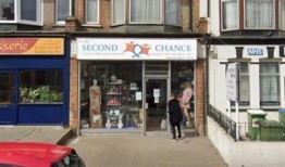 这家商店“自称是一家慈善商店，已经经营了18年，但与慈善事业没有任何联系”