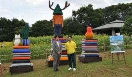 蜷川美香等艺术家的作品与东京湾的4万朵向日葵融为一体