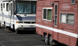 教会起诉科罗拉多镇，要求将无家可归者安置在拖车里，这是“上帝的命令”