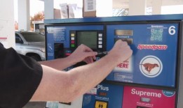 在斯帕坦堡公司的另一个加油站发现了更多的信用卡刷卡器