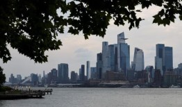 彭博社(Bloomberg)报道，美国监管机构私下发现，半数大型银行的风险管理薄弱