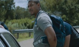 导演对约翰·波耶加的《叛军山脊》的退场说：“我愿意拿这部电影冒险”