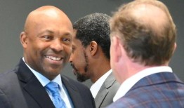 微风航空公司每周提供两次从莫比尔到普罗维登斯奥兰多的航班