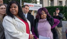 乔治亚州选举工作人员起诉朱利安尼，阻止他重复2020年的谎言