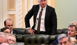 患有不治之症的议员将退出政坛