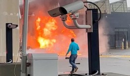 加拿大和美国边境发生爆炸：致命武器原来是一辆豪华轿车