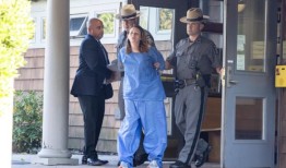 卡玛拉·哈里斯在竞选广告中炫耀她讨厌的特朗普边境墙