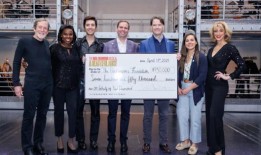 《美丽的噪音》：尼尔·戴蒙德音乐剧向帕金森基金会捐赠75万美元