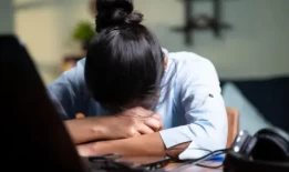 印度员工死亡引发“有毒工作文化”争论