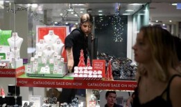 由于澳大利亚人抵制消费，7月份销售数据没有变化，零售商感到担忧